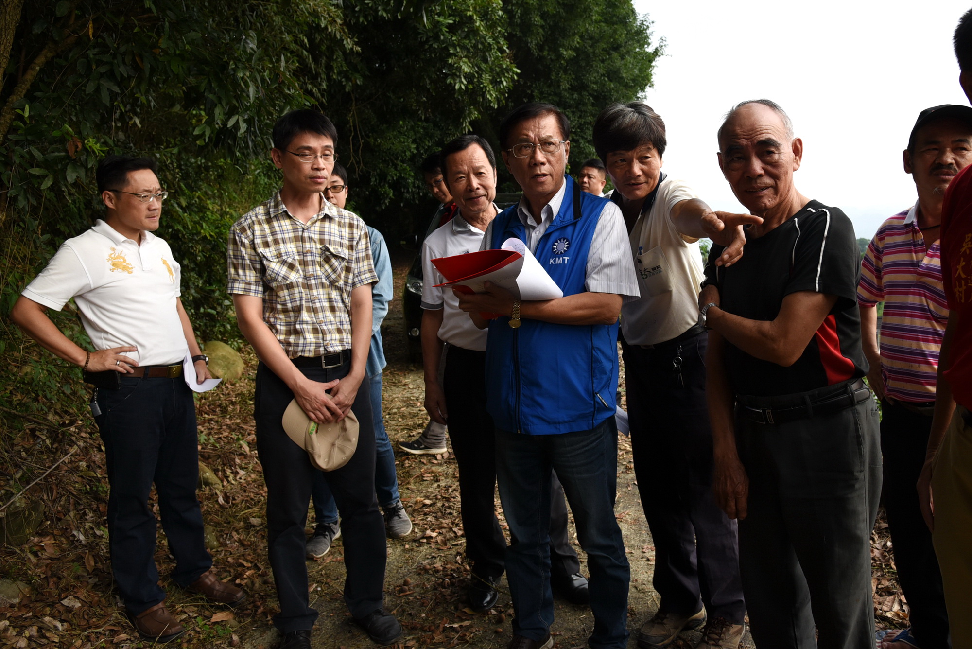 圖片-林縣長會勘集集鎮民生路5巷道路開闢