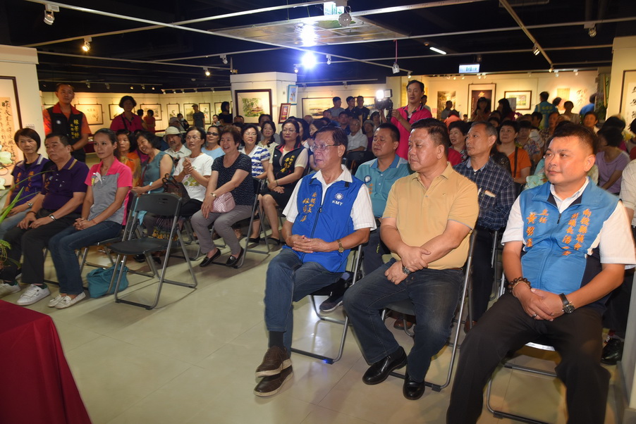 相關圖片2-南投縣藝池藝術協會會員聯展開幕 91件精采作品爭豔