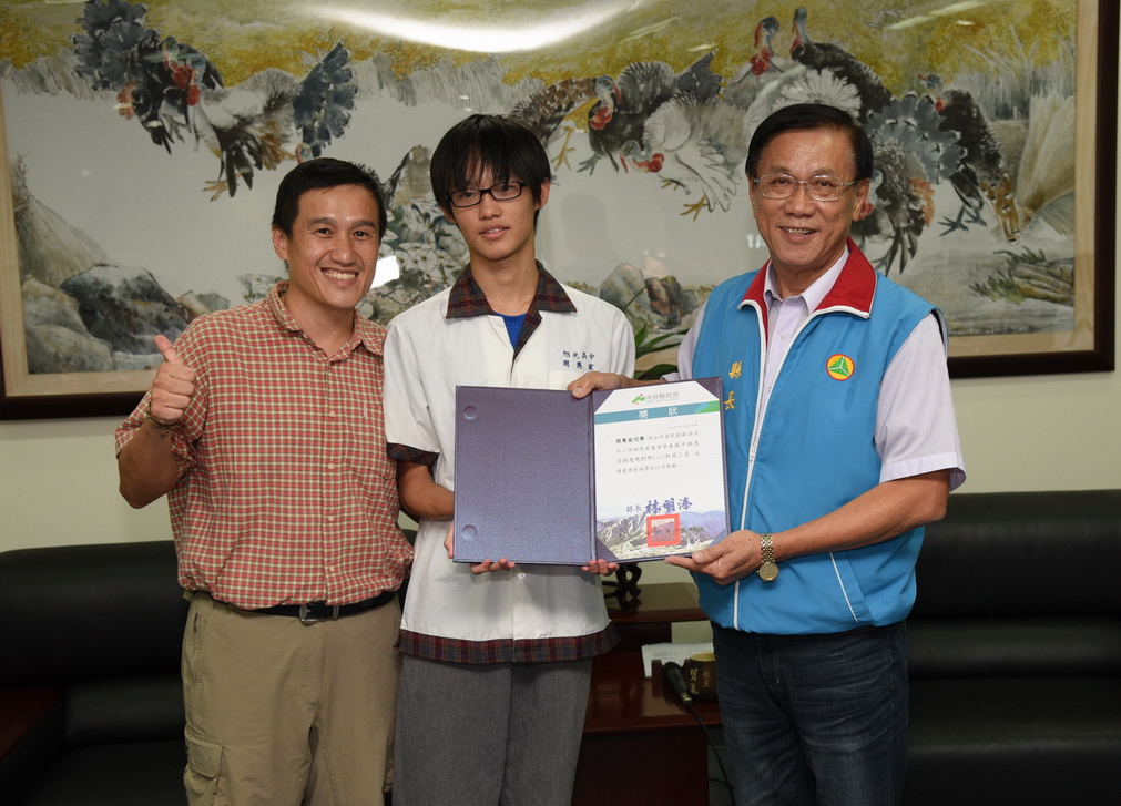 圖片-林縣長接見科學展得獎師生