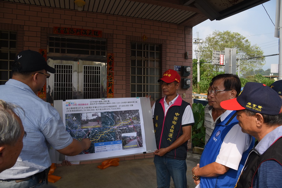 相關圖片1-中寮、草屯多處道路及排水老舊毀損 林縣長會勘改善