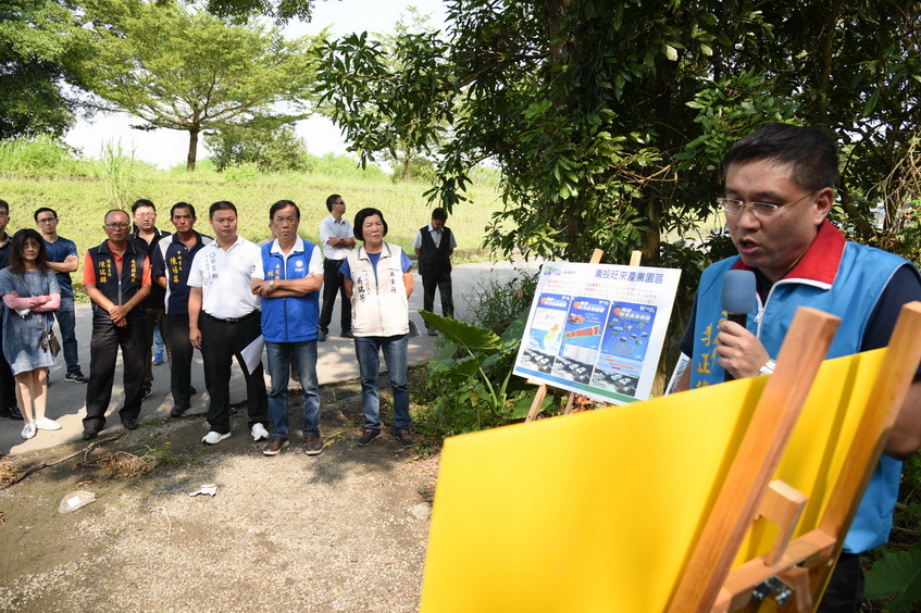 相關圖片2-林縣長聽取竹山竹藝產業園區簡報  期創造就業機會