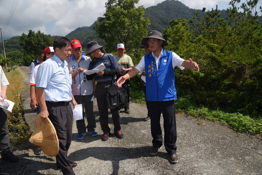 圖片-仁愛鄉清流重劃區農水路老舊毀損 林縣長允改善