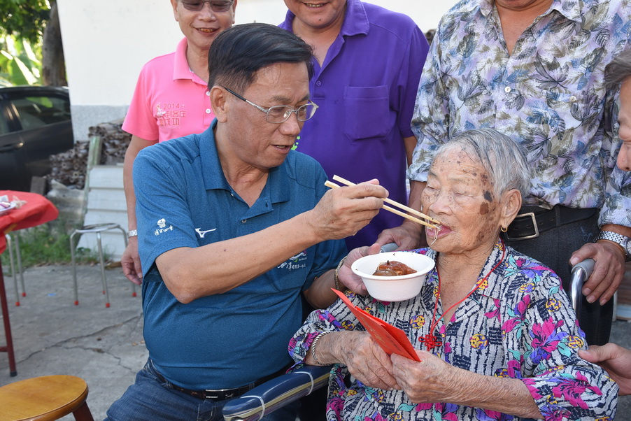 圖片-重陽節前夕 林縣長探訪國姓鄉6位百歲人瑞
