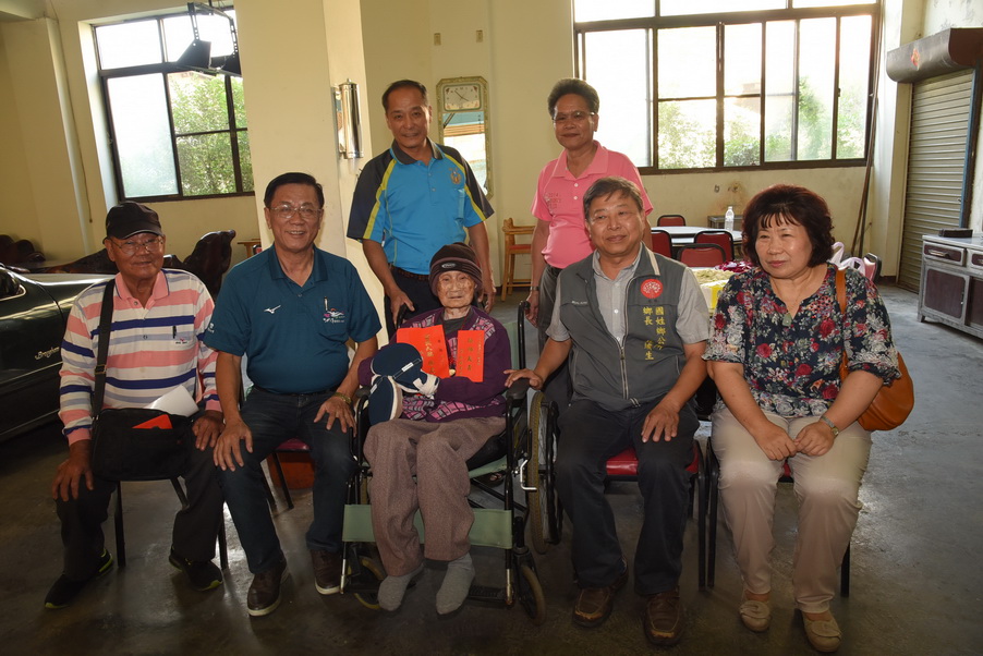 相關圖片2-重陽節前夕 林縣長探訪國姓鄉6位百歲人瑞