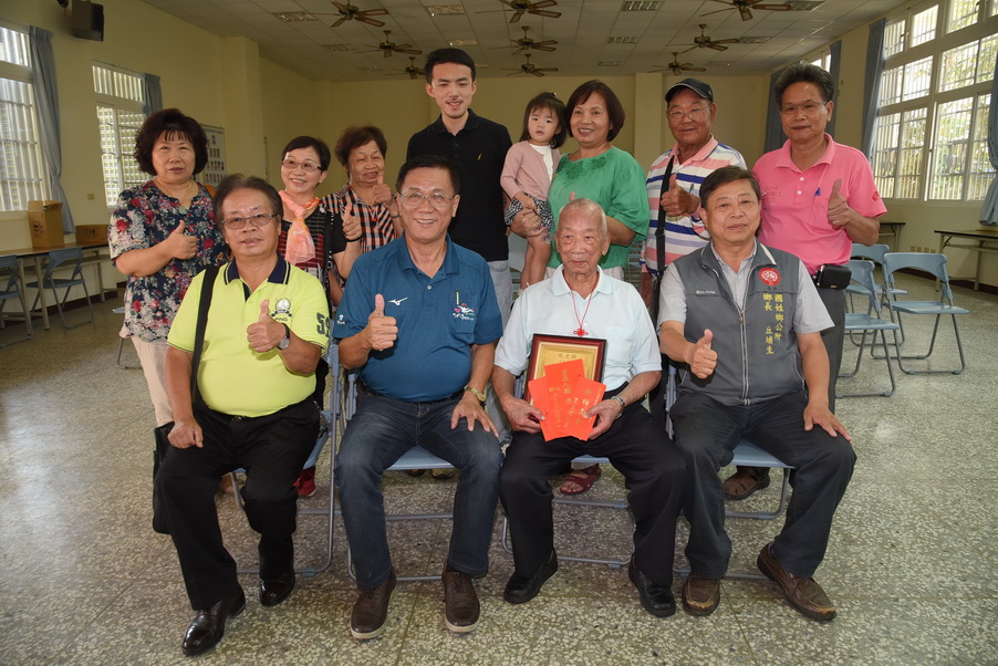 相關圖片3-重陽節前夕 林縣長探訪國姓鄉6位百歲人瑞
