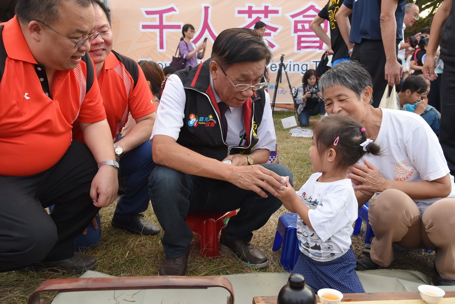 圖片-千人茶會展放身心 400茶席各展風情