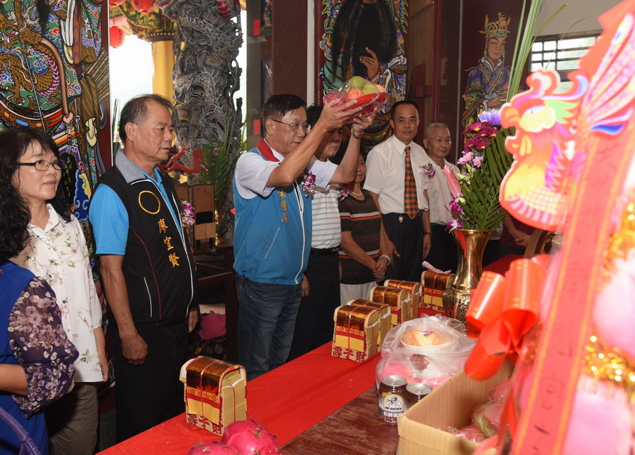 相關圖片1-中寮開仙宮入火安座  林縣長贈匾致賀