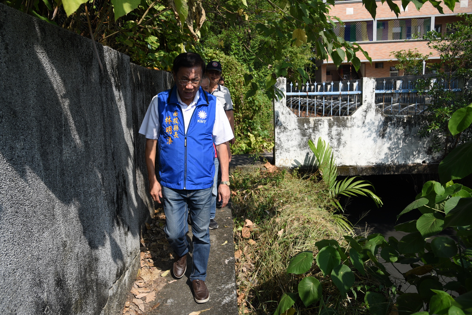 相關圖片2-林縣長會勘南投市139丙線道路新建工程及三和排水溝