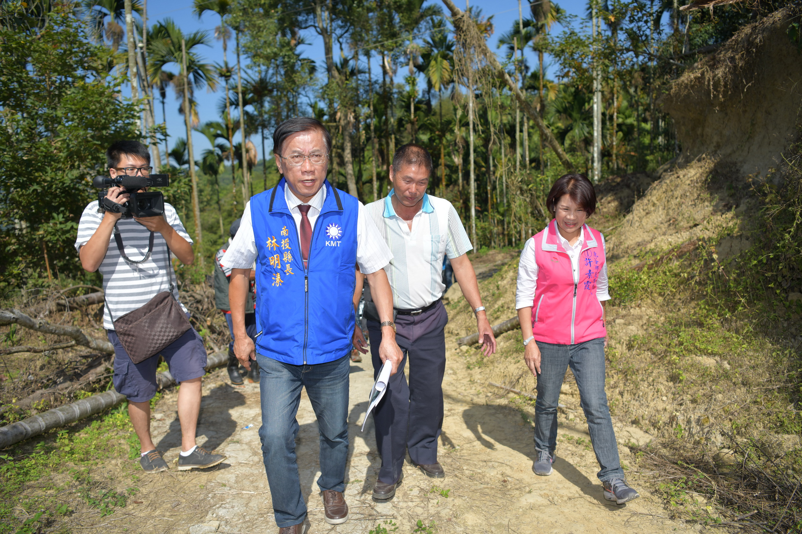 圖片-縣長會勘鹿谷鄉道路及排水溝　同意施工改善