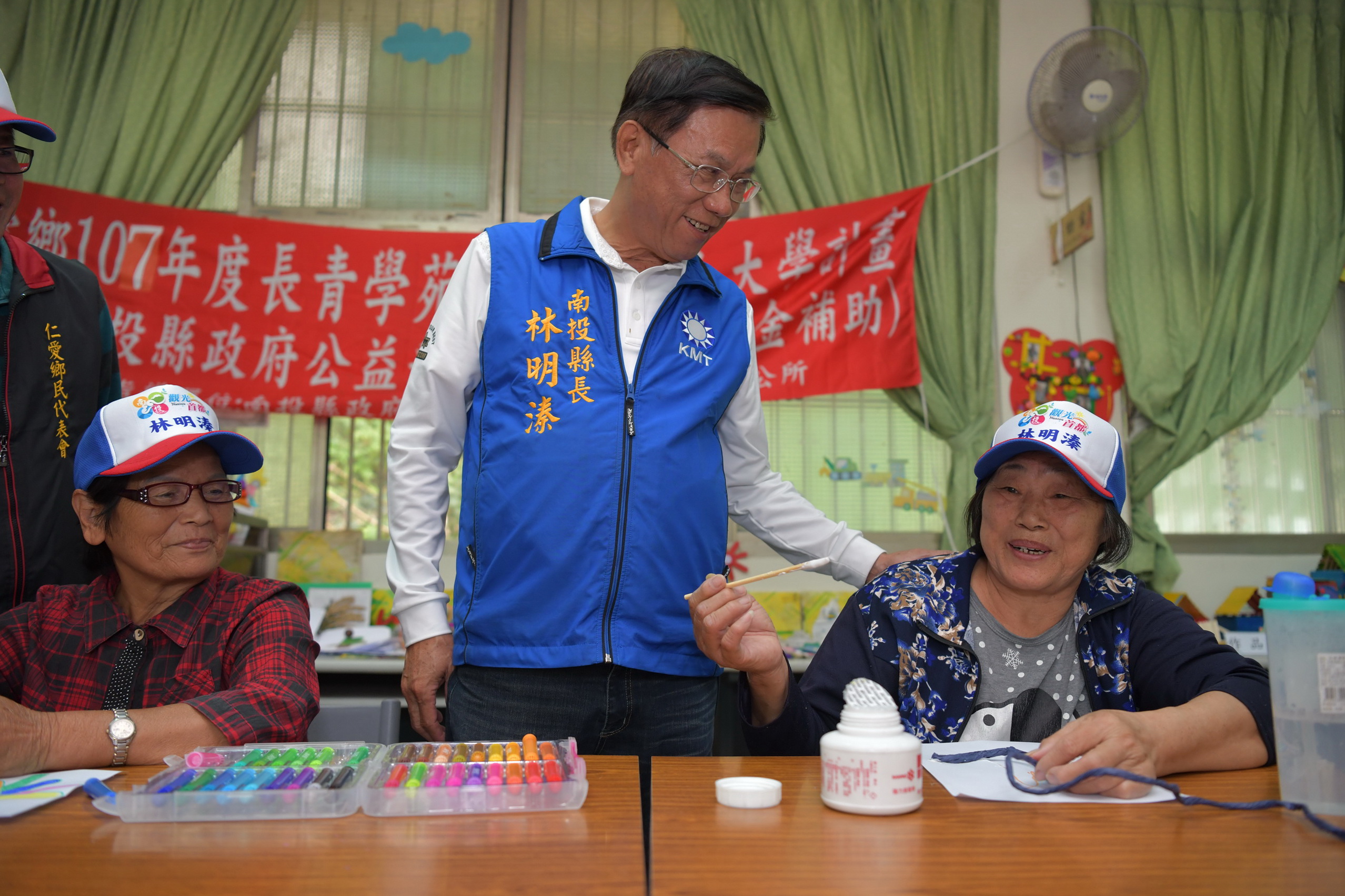 圖片-林縣長關心仁愛鄉文健站長輩　承諾改善硬體設施