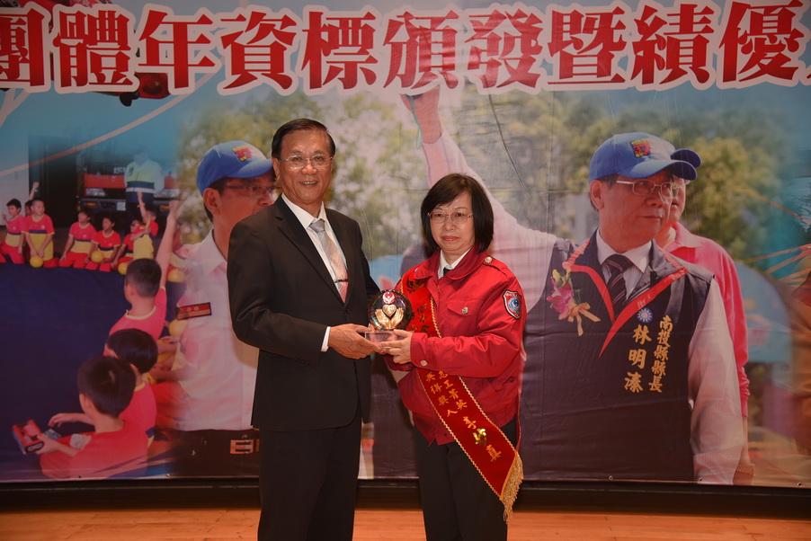 相關圖片3-林縣長表揚107年民力團體年資標暨績優人員