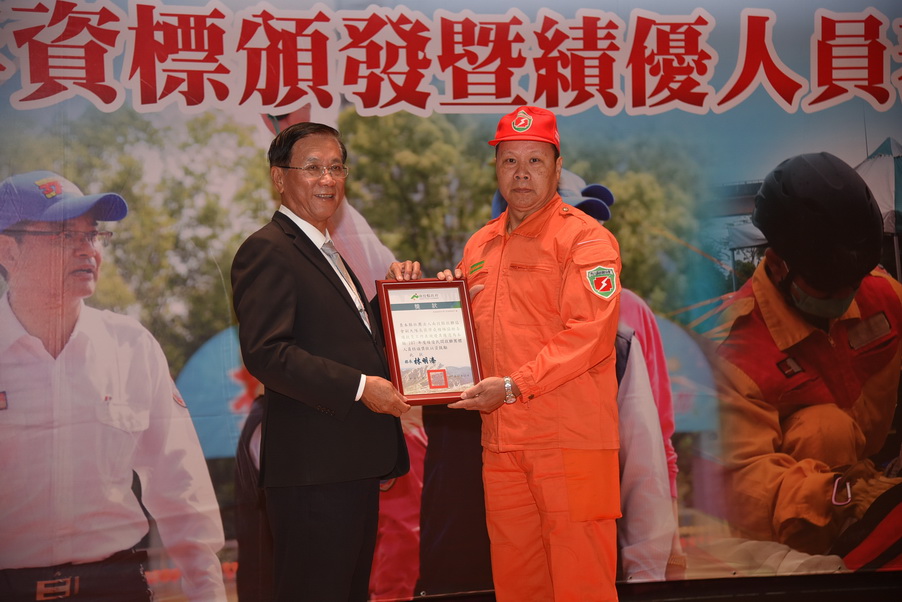 相關圖片4-林縣長表揚107年民力團體年資標暨績優人員