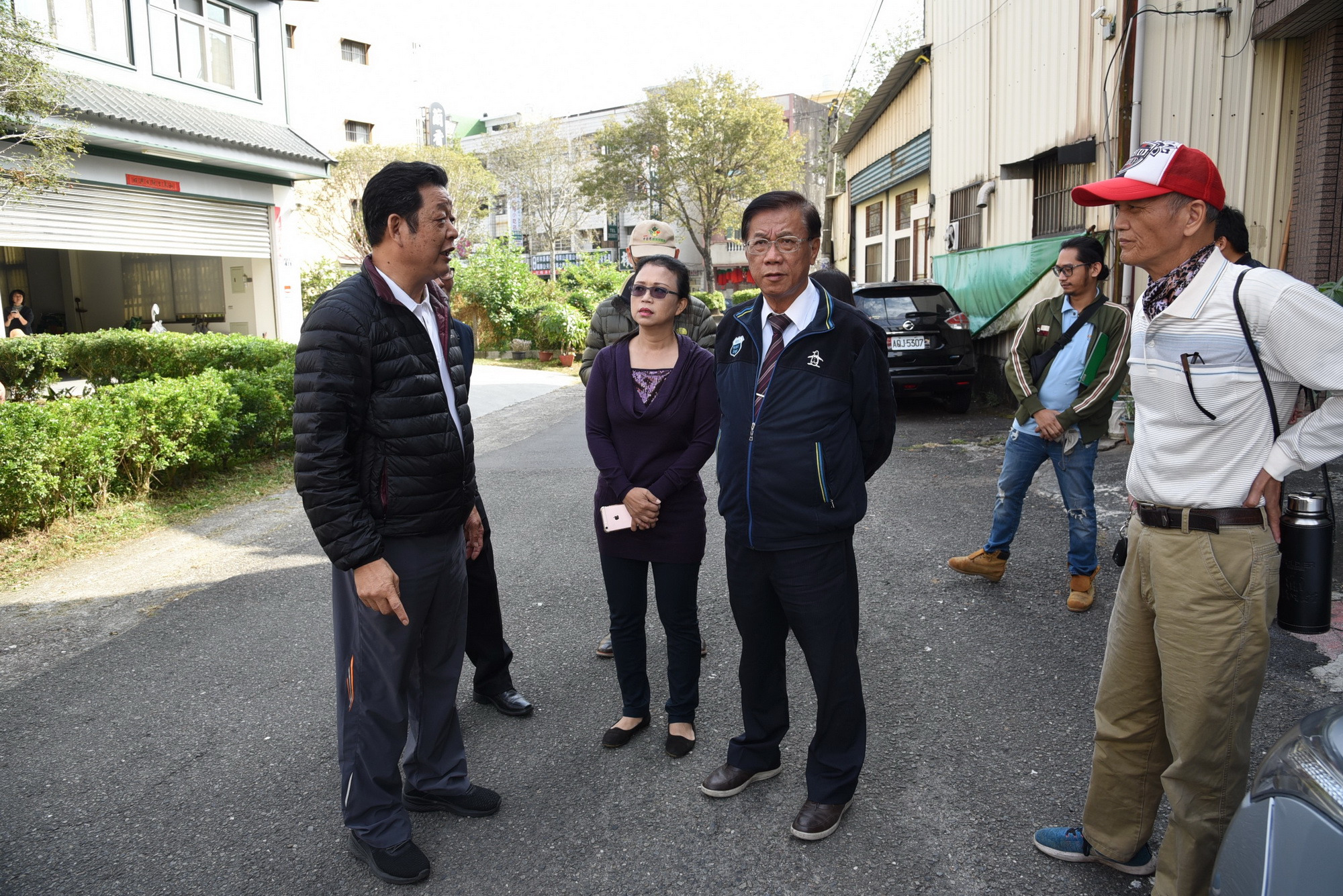 圖片-林縣長會勘竹山大明路巷道 同意改善路面