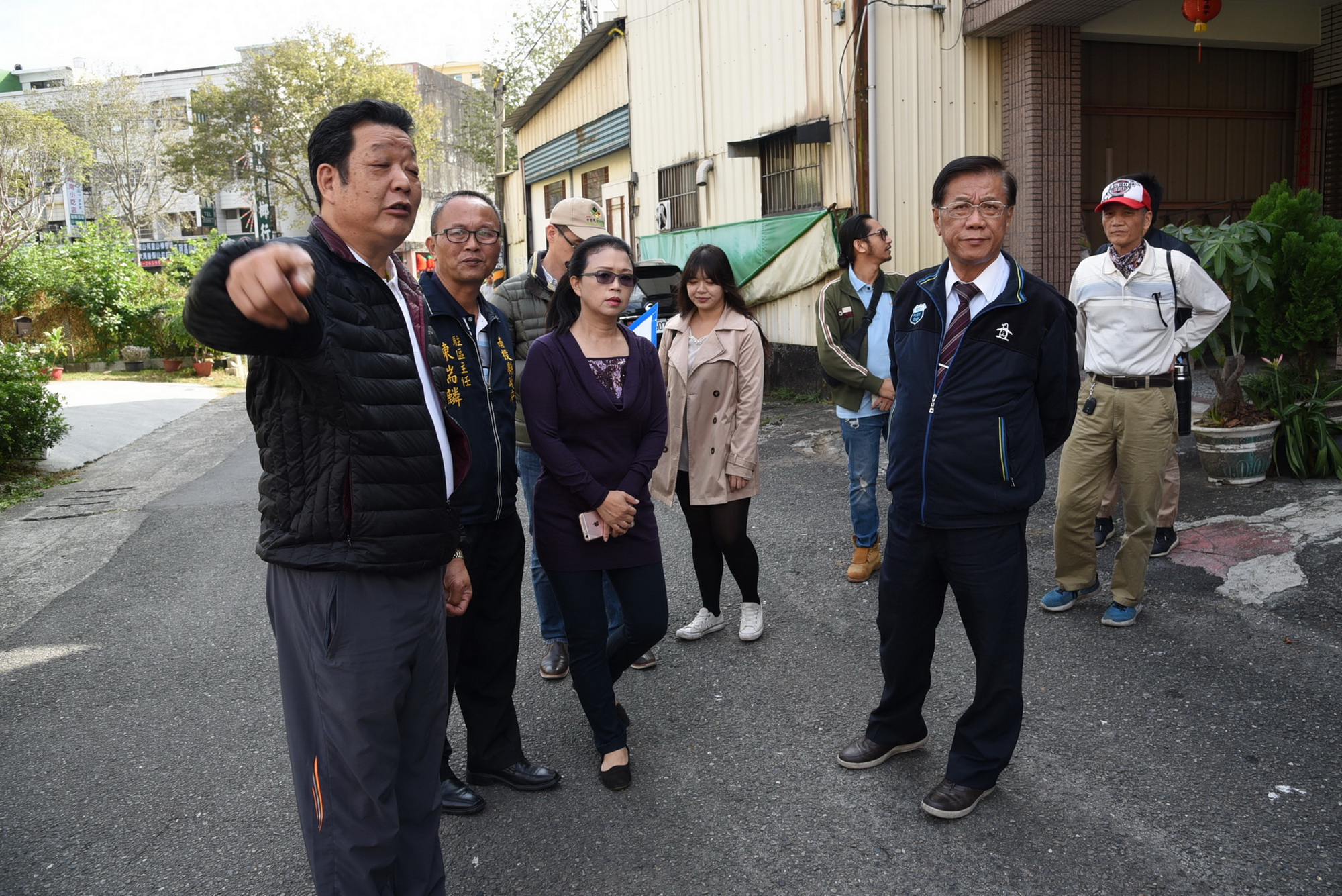 相關圖片1-林縣長會勘竹山大明路巷道 同意改善路面