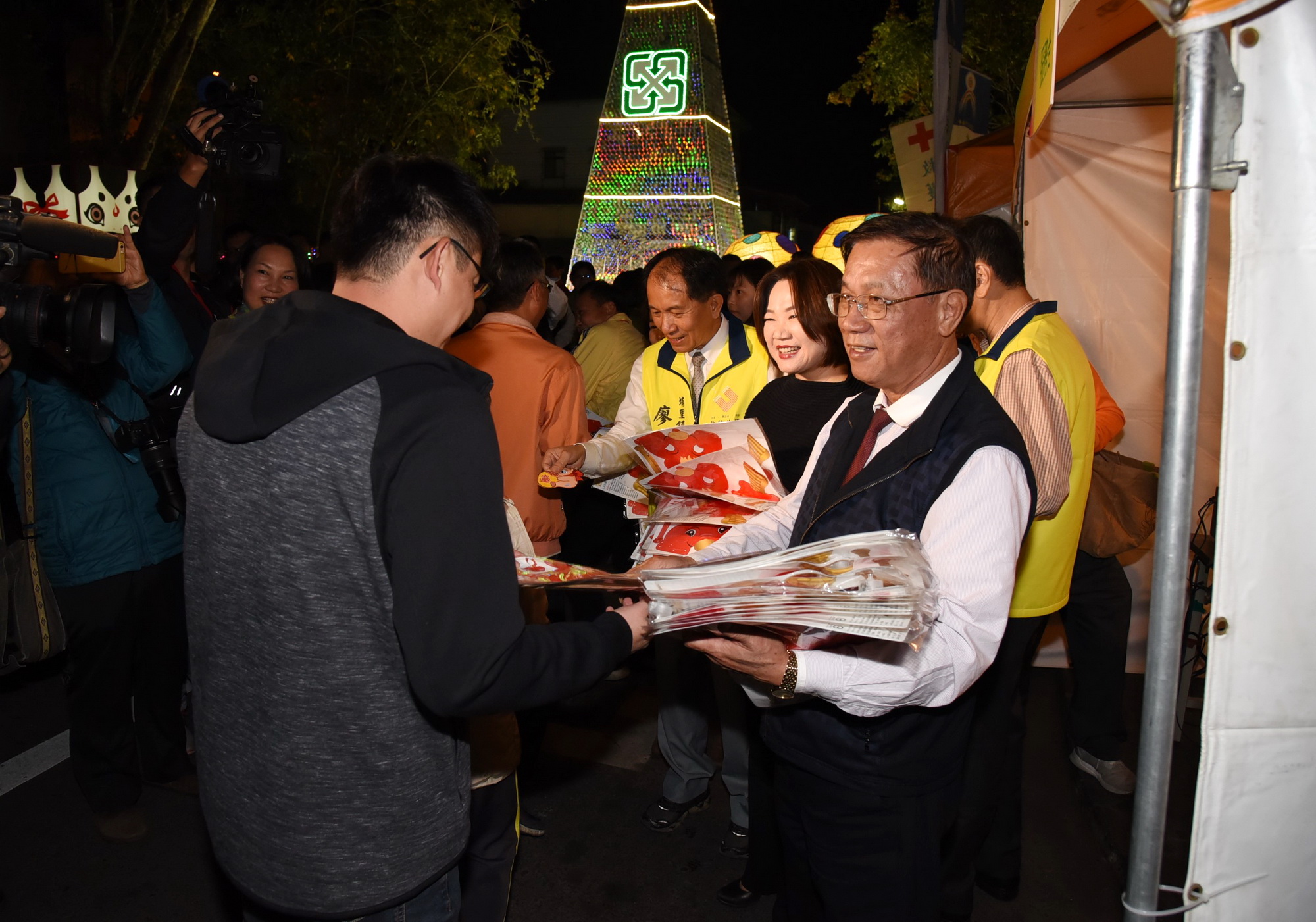 相關圖片1-埔里水上燈區熱鬧開燈 春節期間活動不斷