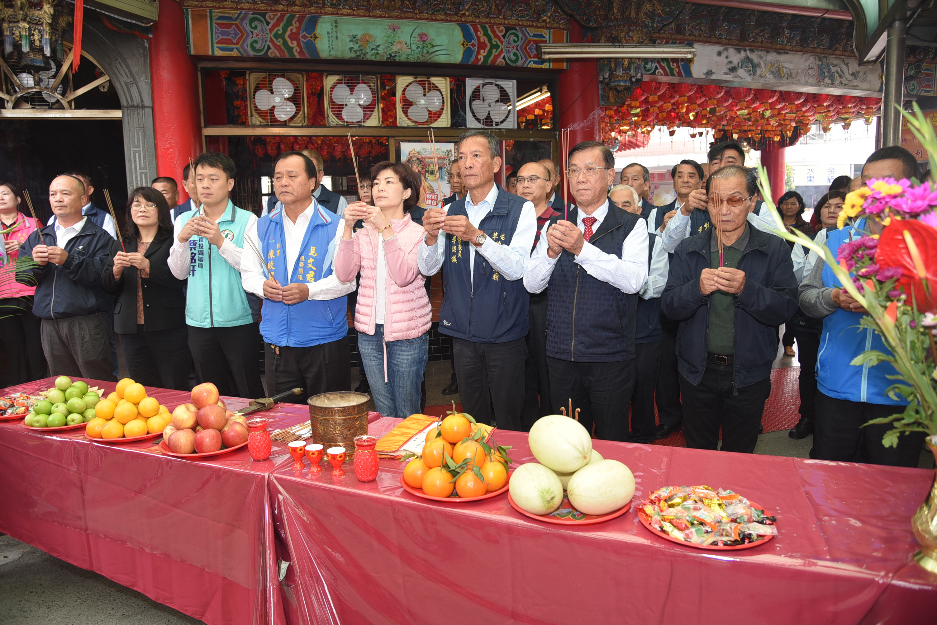 相關圖片1-南埔將軍廟七星平安橋安座開燈 林縣長邀民眾來祈福逛燈會