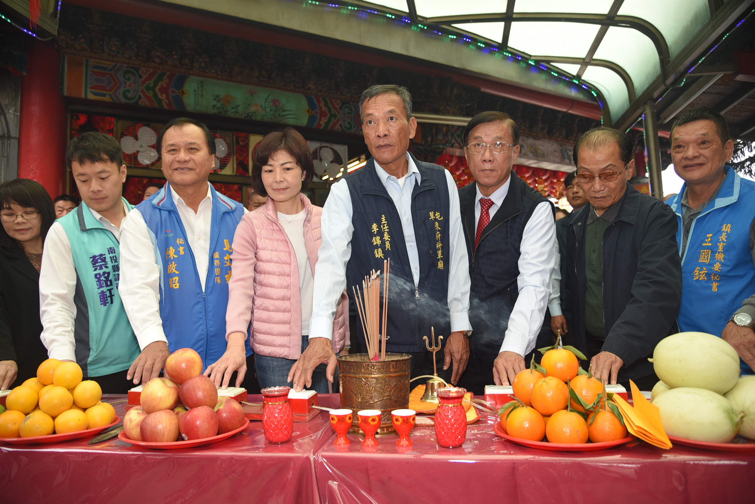 相關圖片2-南埔將軍廟七星平安橋安座開燈 林縣長邀民眾來祈福逛燈會