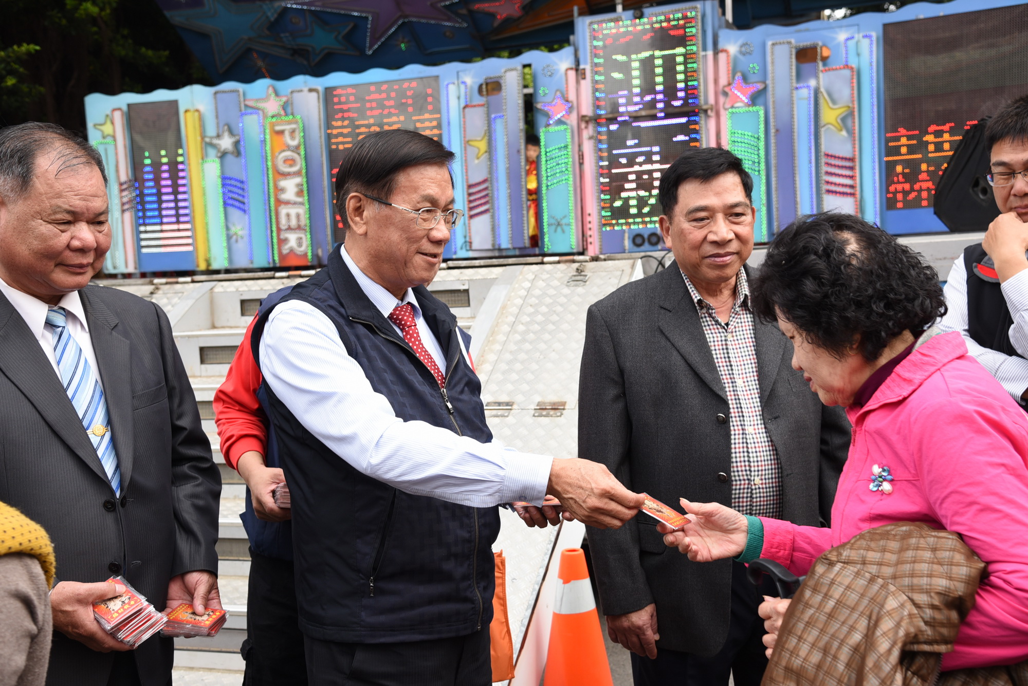 圖片-林縣長敦和宮發錢母 祈求經濟發達順遂