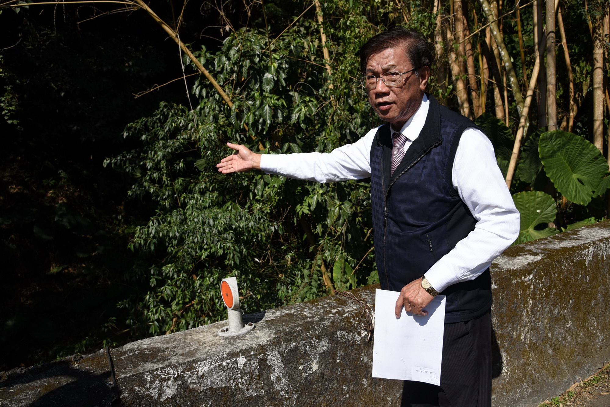 相關圖片1-林縣長至集集會勘  同意大石公溪清淤工程