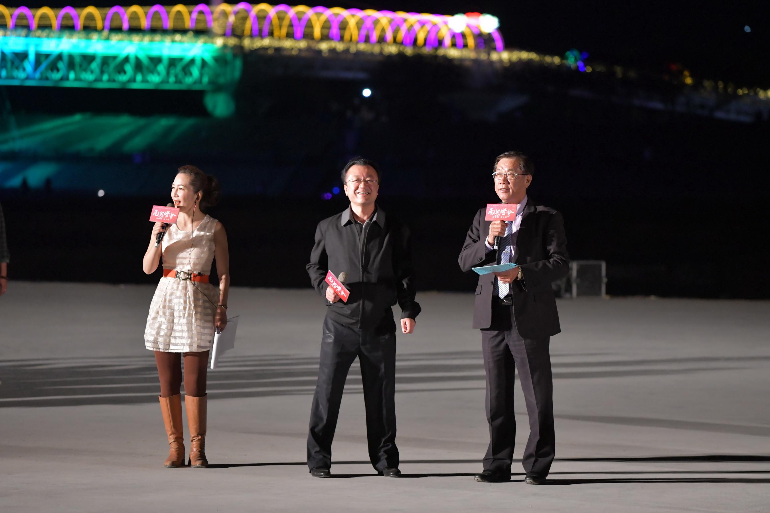 相關圖片1-陜西腰鼓南投燈區隆重登場　吸引數千民眾欣賞