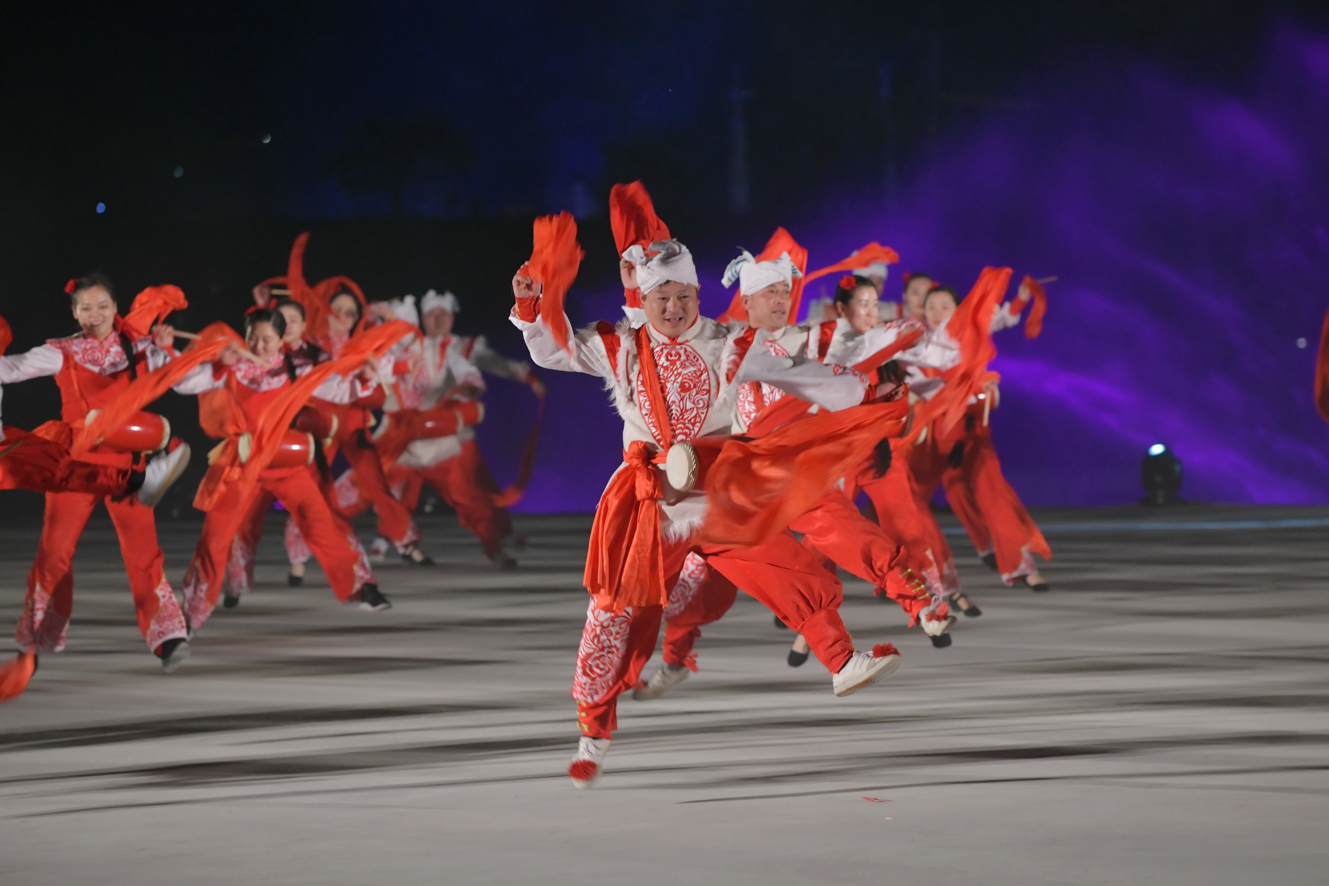 相關圖片2-陜西腰鼓南投燈區隆重登場　吸引數千民眾欣賞