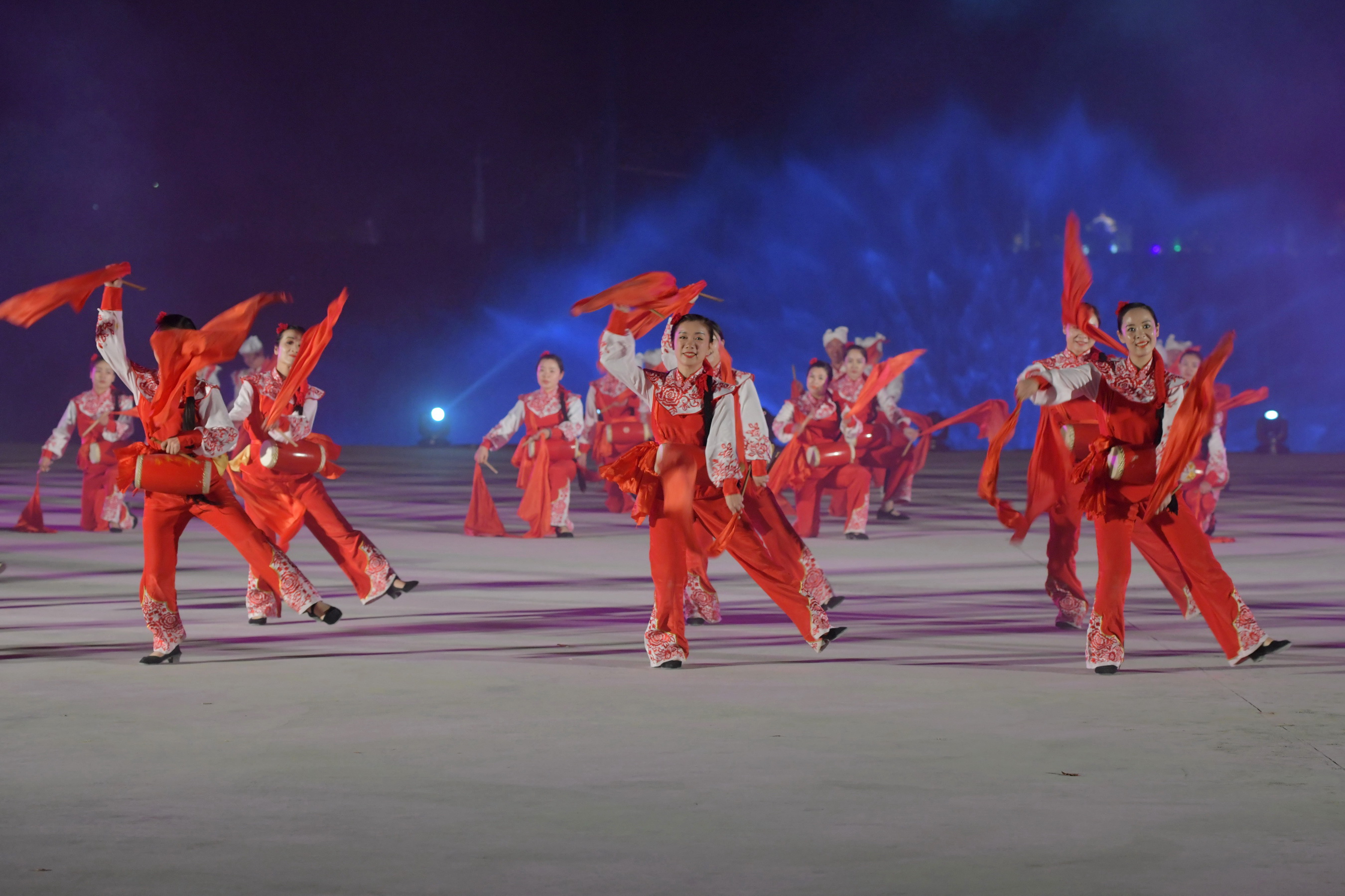 相關圖片3-陜西腰鼓南投燈區隆重登場　吸引數千民眾欣賞