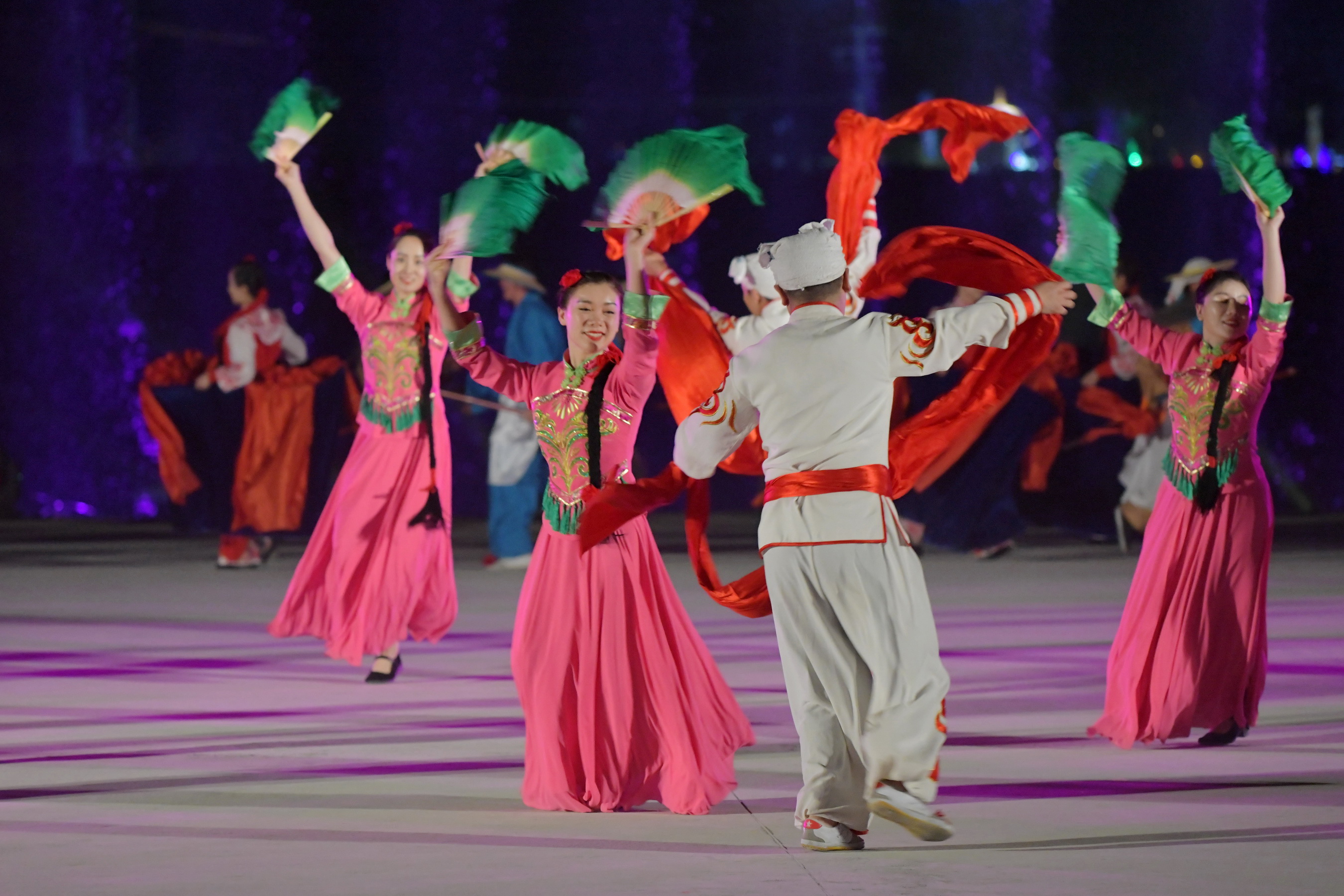 相關圖片4-陜西腰鼓南投燈區隆重登場　吸引數千民眾欣賞