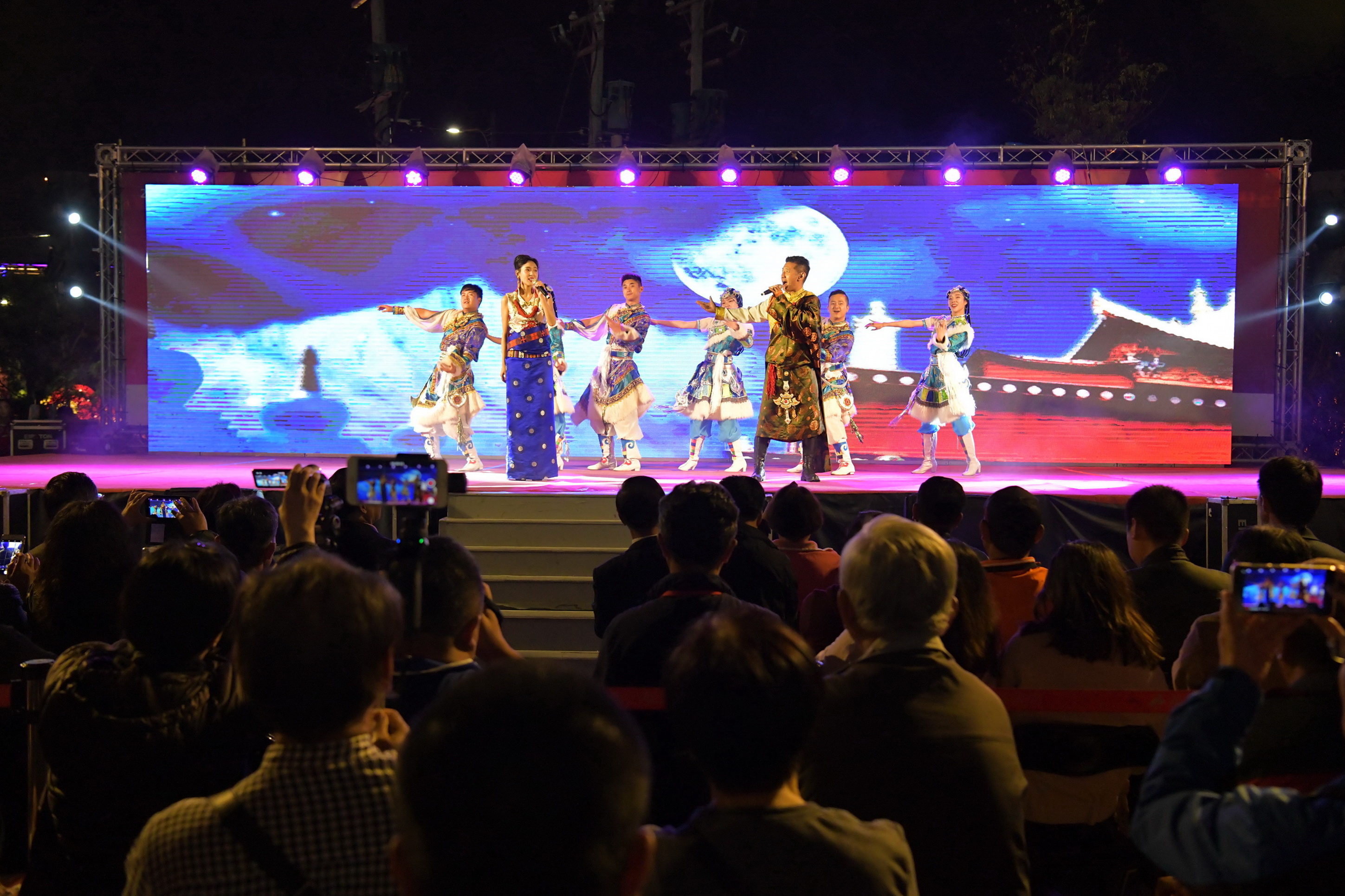 相關圖片2-七彩雲南舞蹈接連2天在南投燈會演出