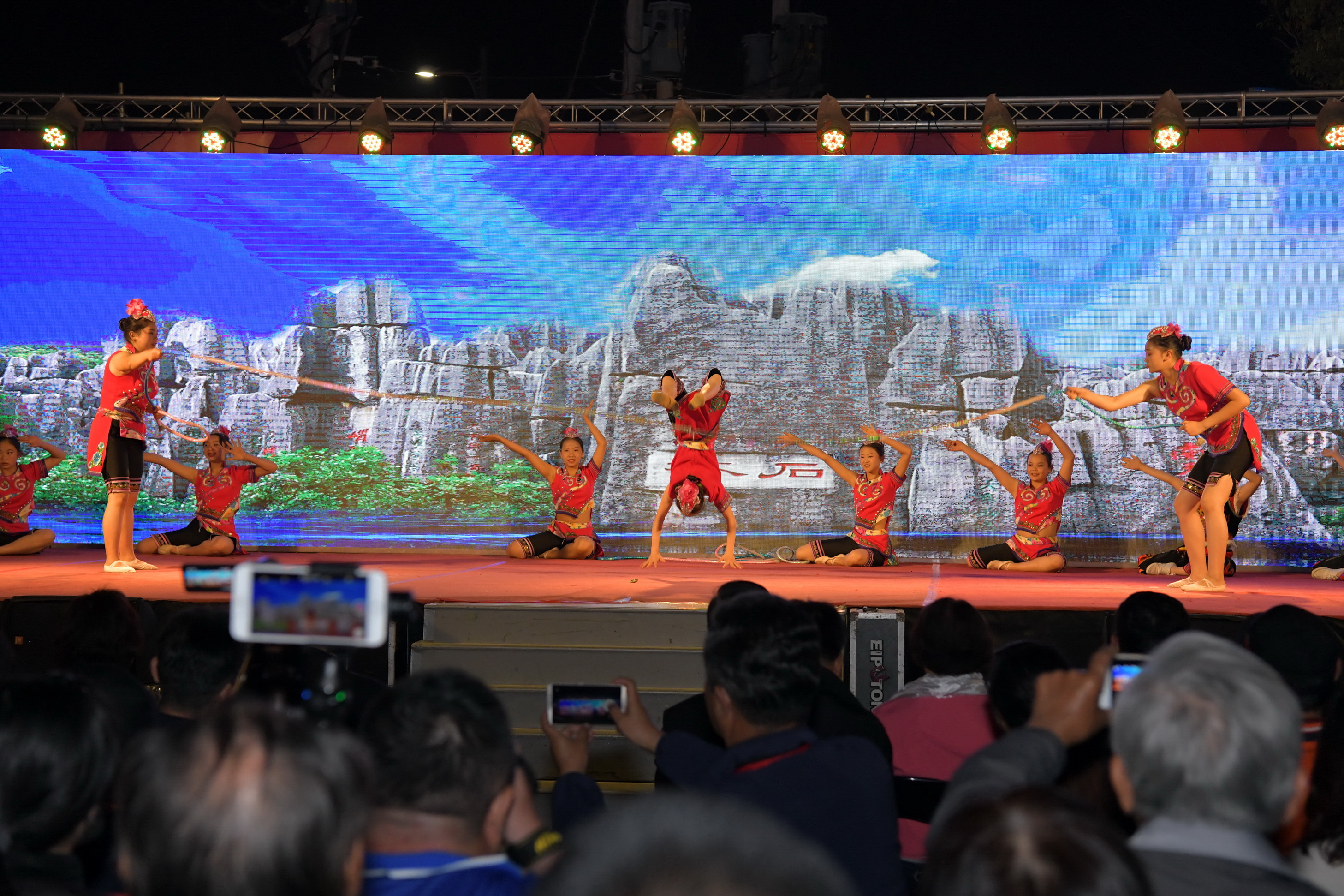 相關圖片3-七彩雲南舞蹈接連2天在南投燈會演出