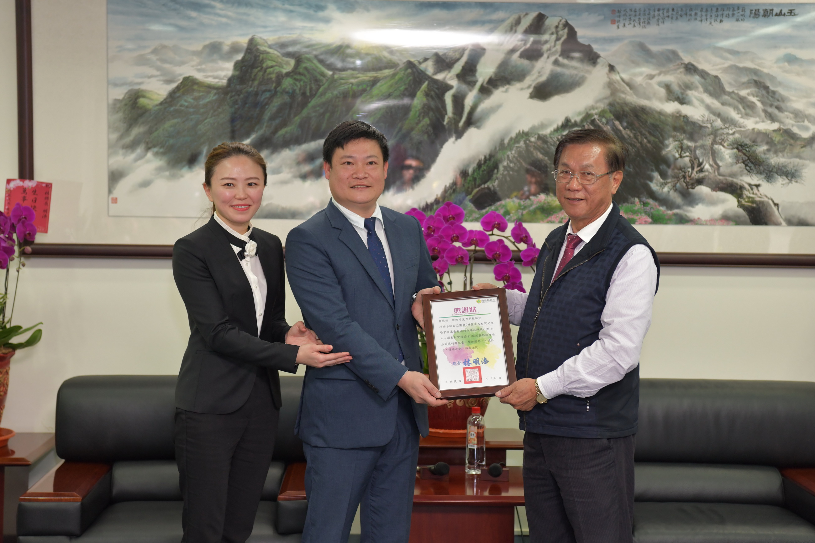 相關圖片1-妮娜巧克力夢想城堡捐百萬　照顧弱勢兒少