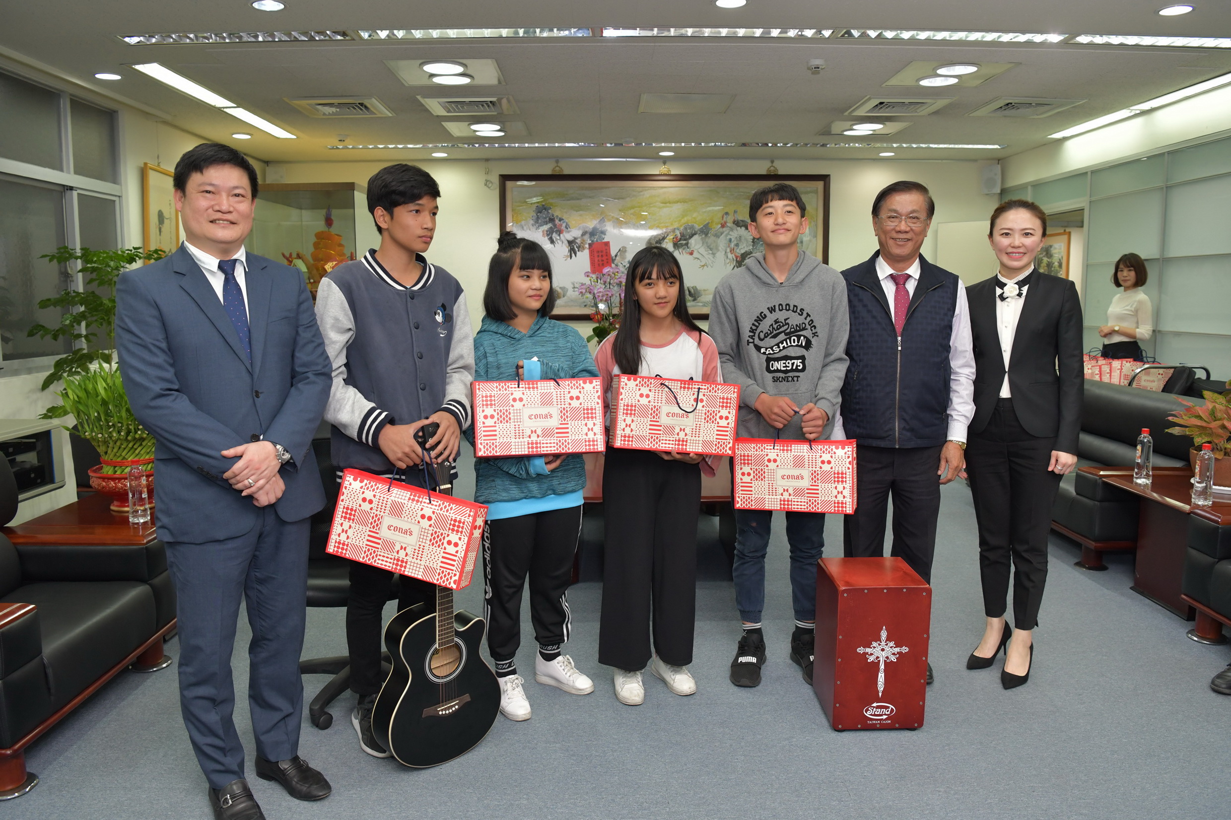 相關圖片3-妮娜巧克力夢想城堡捐百萬　照顧弱勢兒少