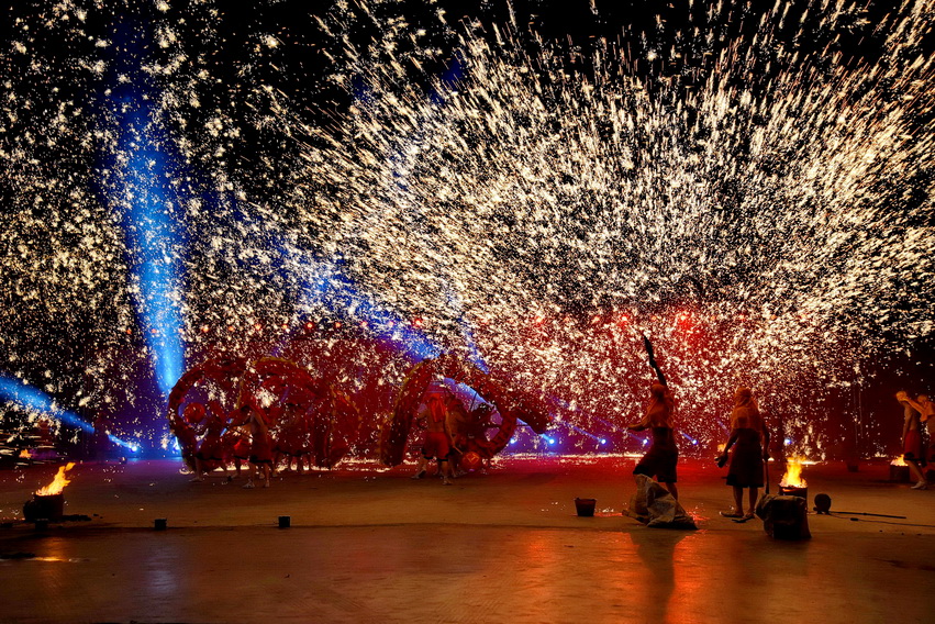 圖片-重慶銅梁火龍埔里震撼登場 引爆山城熱情