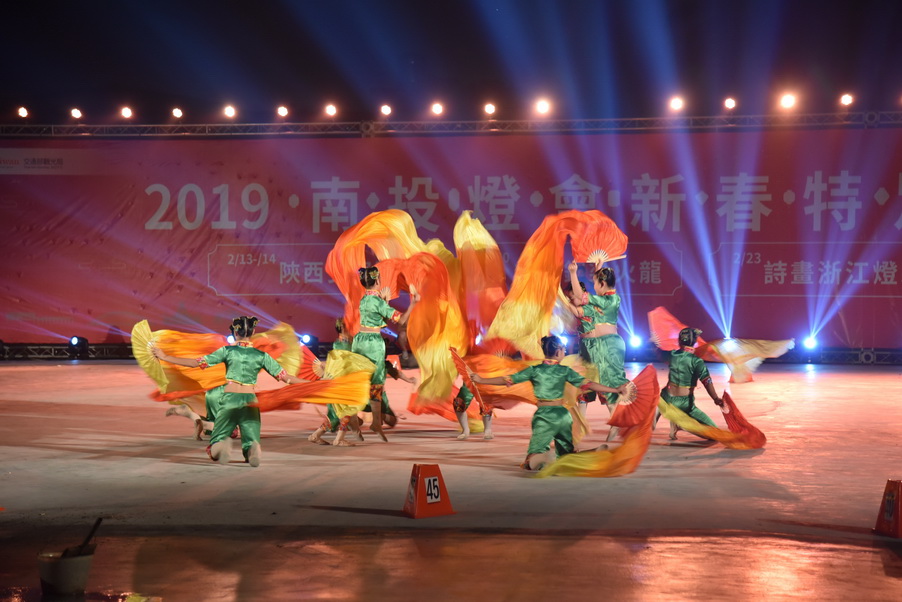 相關圖片4-重慶銅梁火龍埔里震撼登場 引爆山城熱情