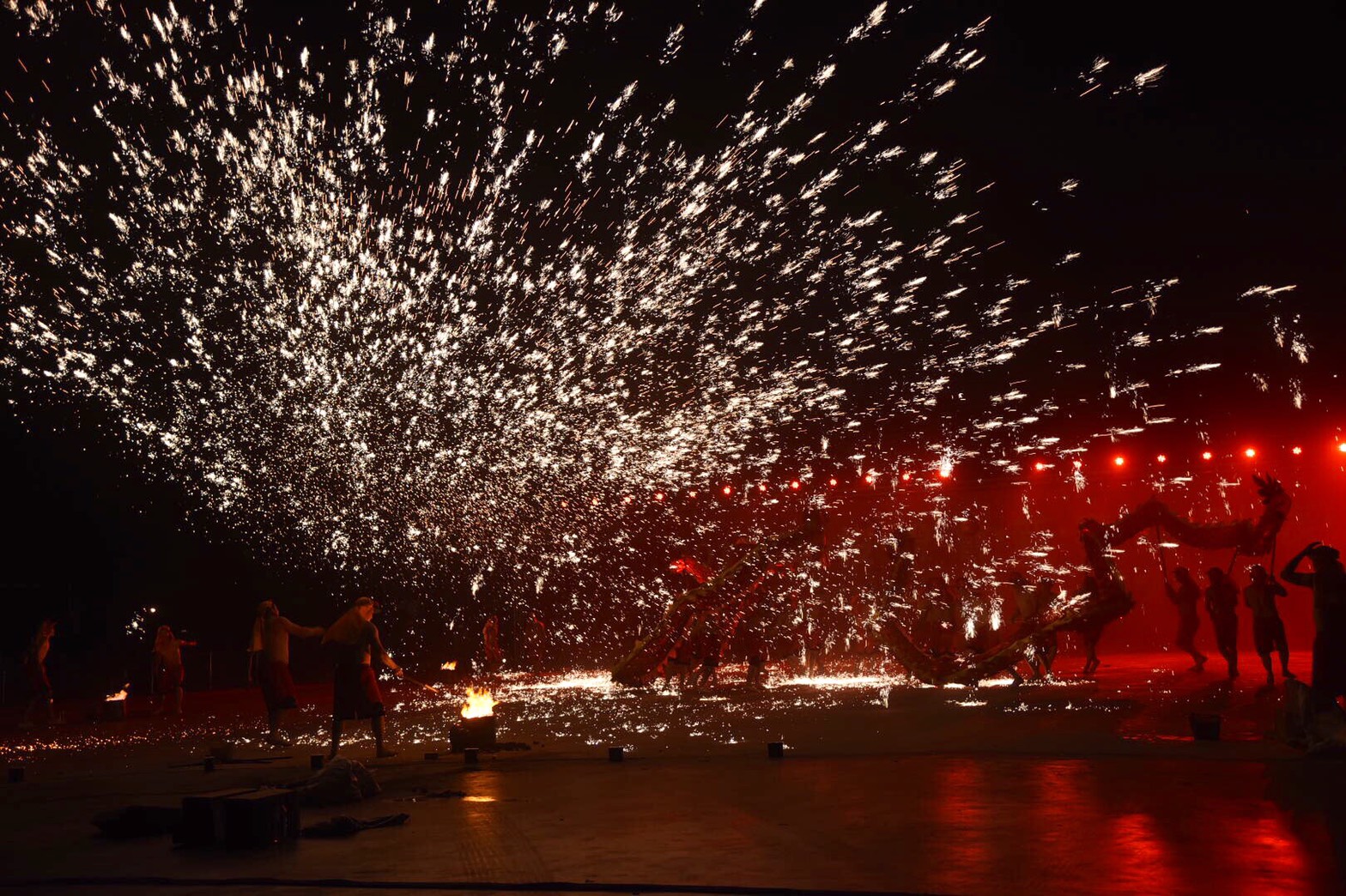 圖片-銅梁火龍高潮中劃下句點  九獅團百葉龍接力巡迴演出