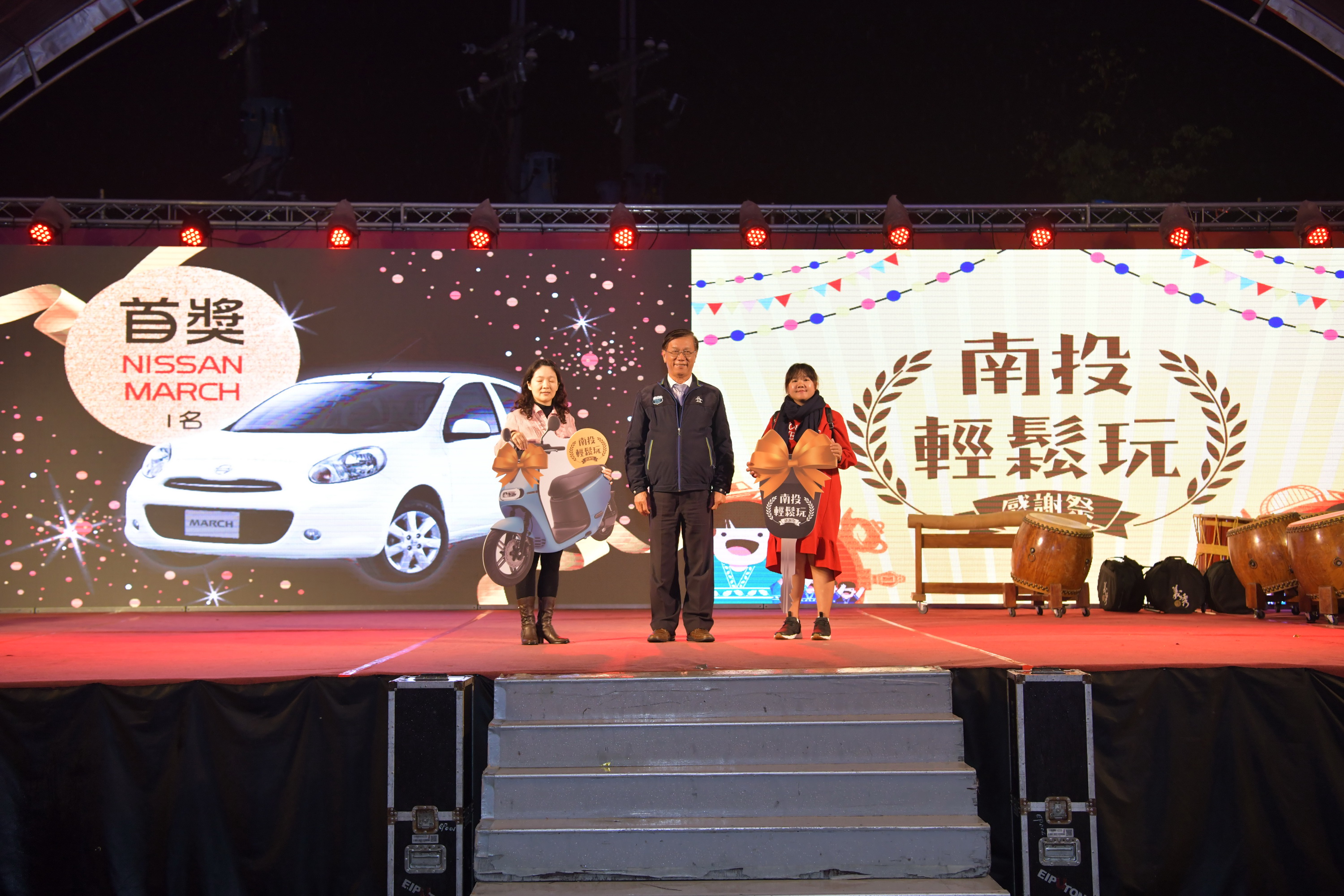 相關圖片3-南投燈會閉幕　壓軸百葉龍雨中吸睛