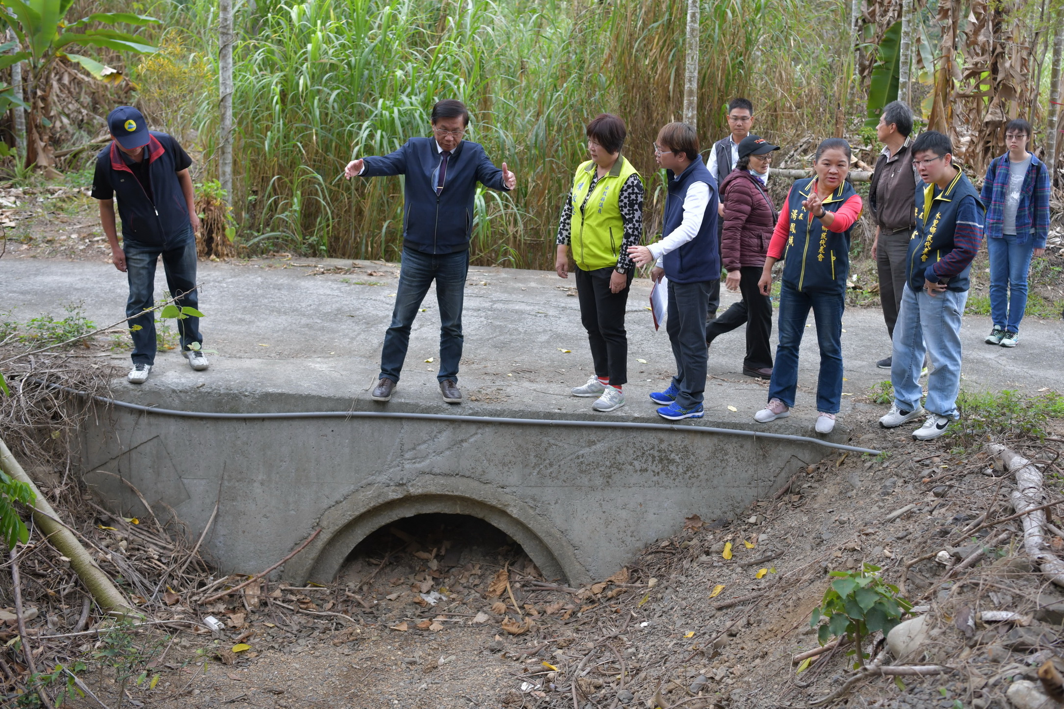 相關圖片1-林縣長水里鄉會勘　同意改善多處農路、排水溝