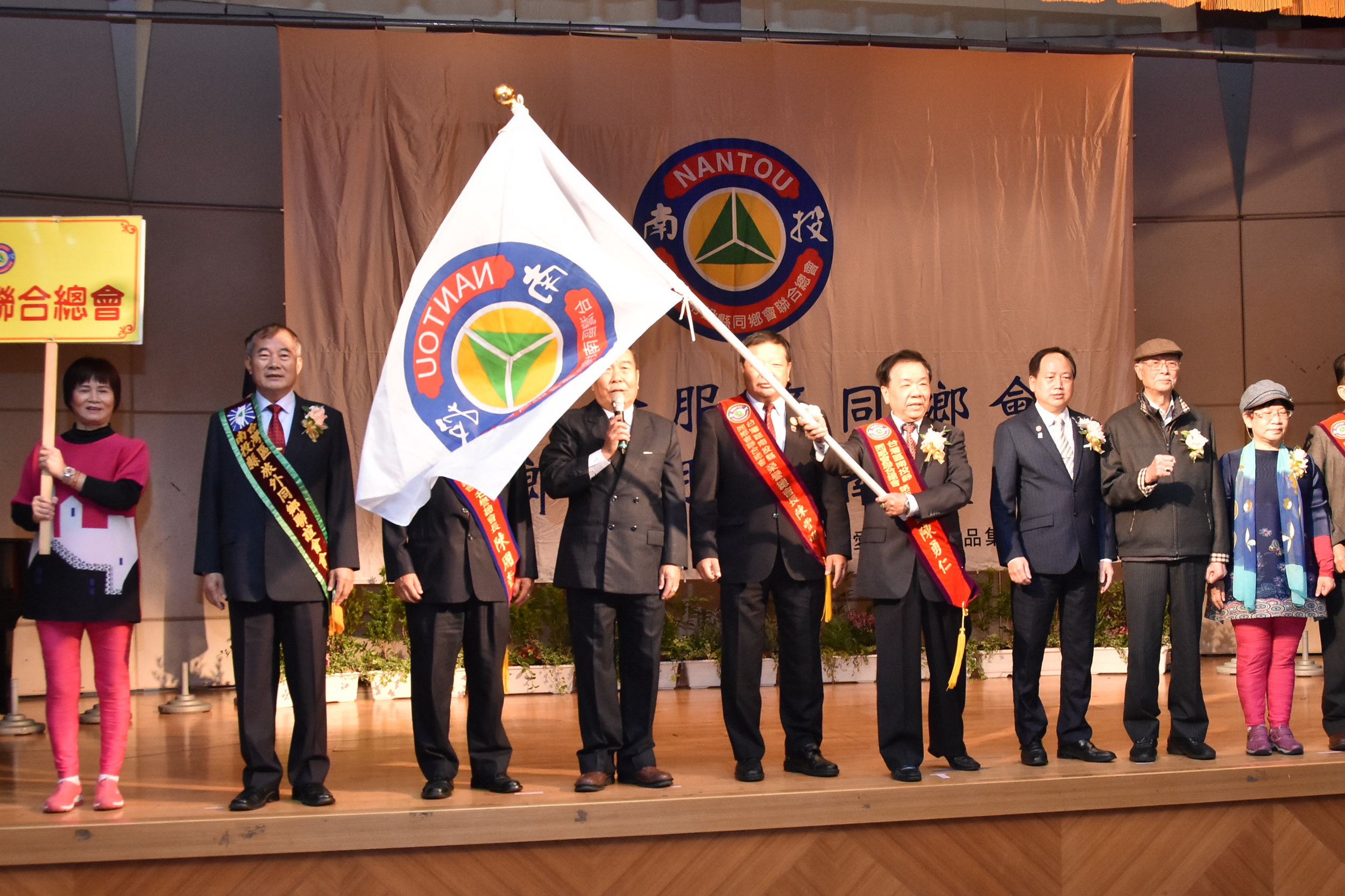 相關圖片2-林縣長出席南投縣同鄉會第6屆代表大會