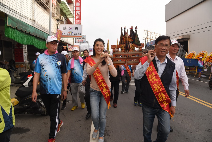 圖片-包尾受鎮宮圓科巡香開香 林縣長祈求國泰民安