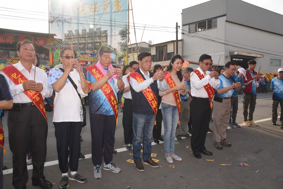 相關圖片1-包尾受鎮宮圓科巡香開香 林縣長祈求國泰民安
