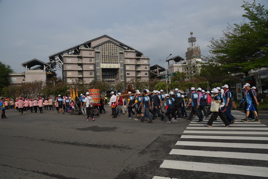 相關圖片3-包尾受鎮宮圓科巡香開香 林縣長祈求國泰民安