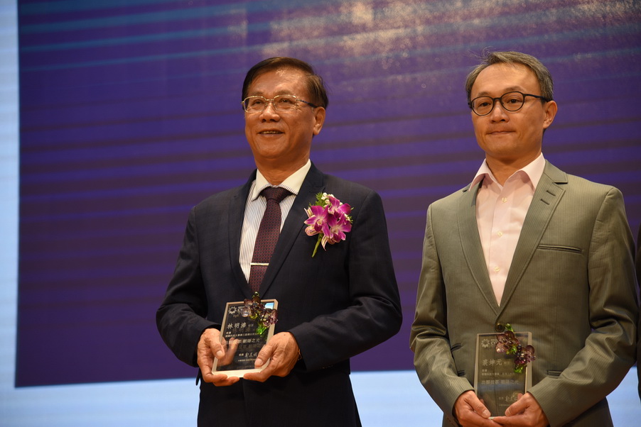 相關圖片1-林明溱獲朝陽大學第三屆傑出校友表揚