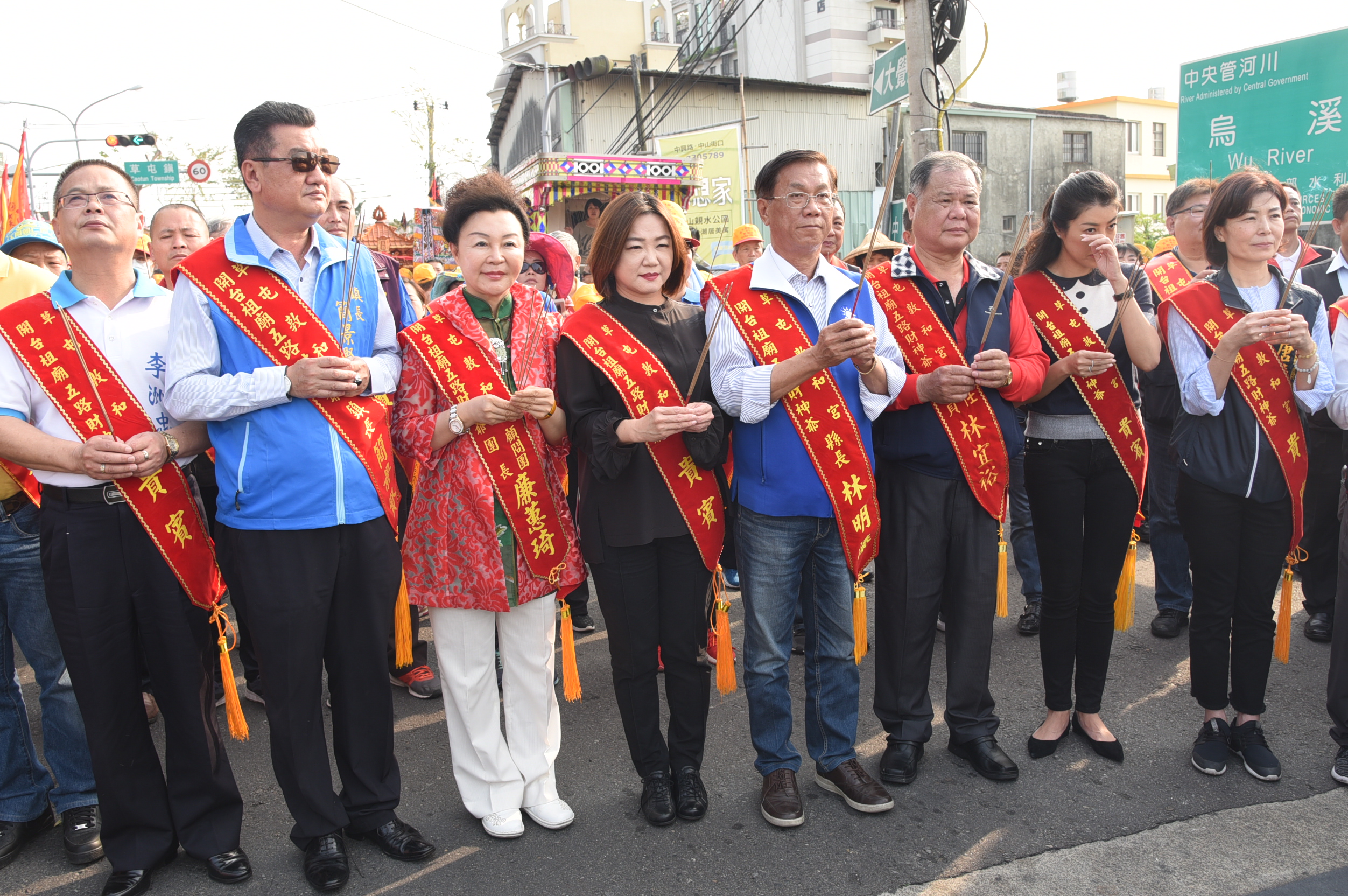圖片-草屯敦和宮、台中朝仁宮交流  烏溪橋迎神「會香」