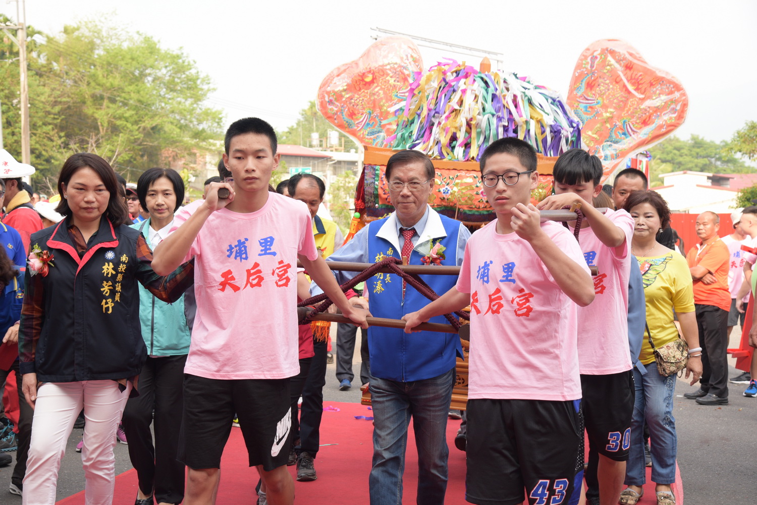 相關圖片1-埔里天后宮遶境　民眾祈求閤家安康