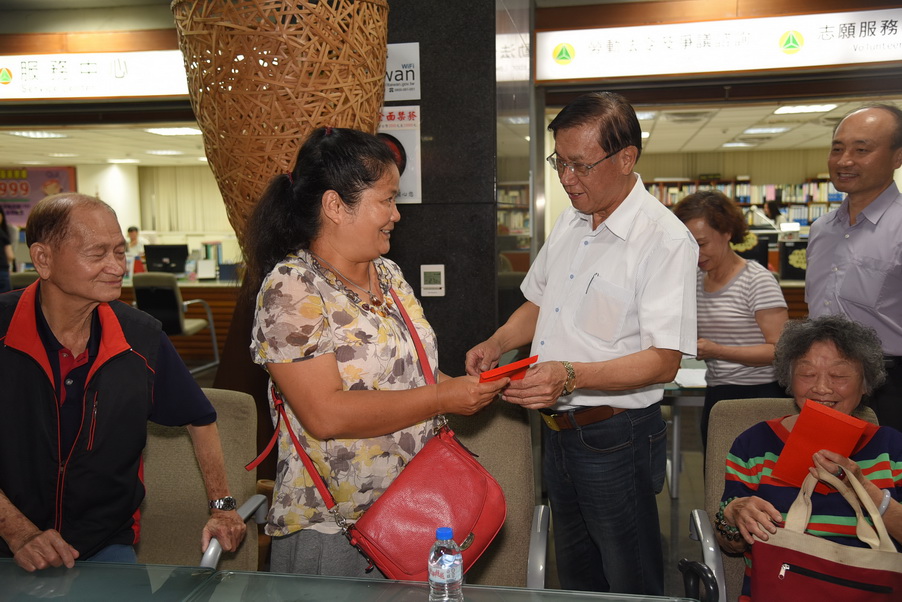 相關圖片1-縣長發放假牙補助 中寮、魚池、仁愛尚未額滿持續受理