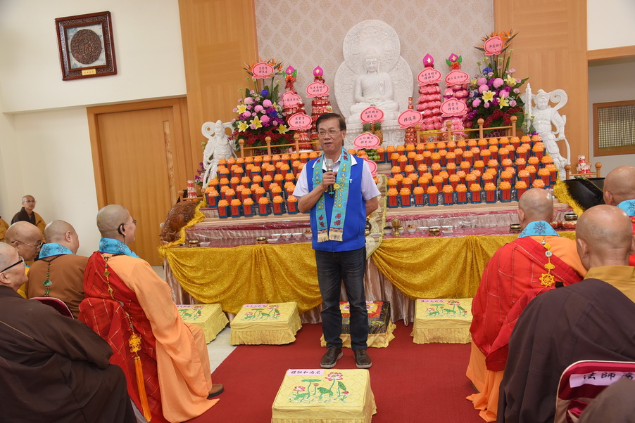 相關圖片2-南投縣佛教會2563週年佛誕浴佛大典 林縣長供燈祈福