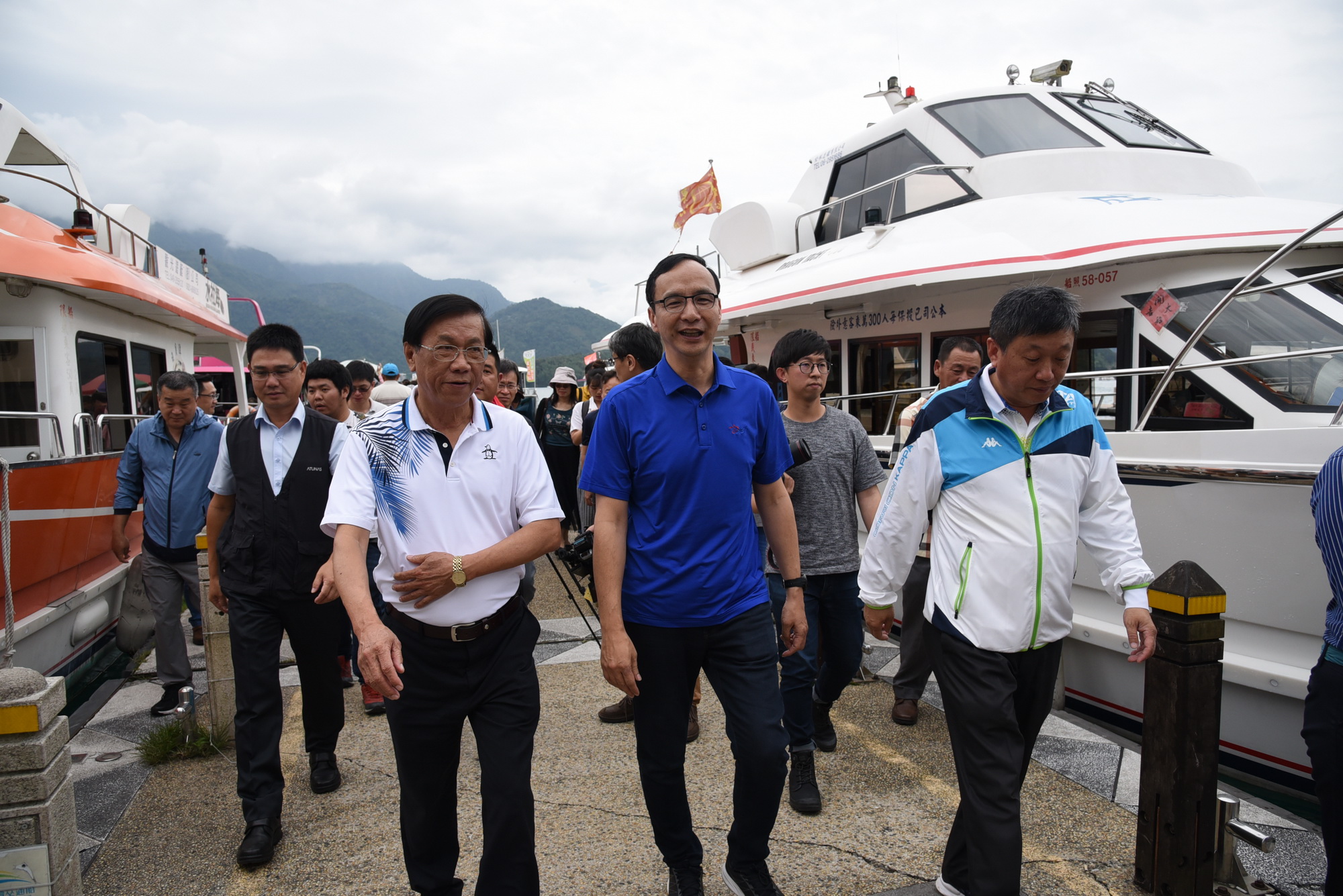 圖片-林縣長陪同朱立倫下鄉關心南投觀光發展