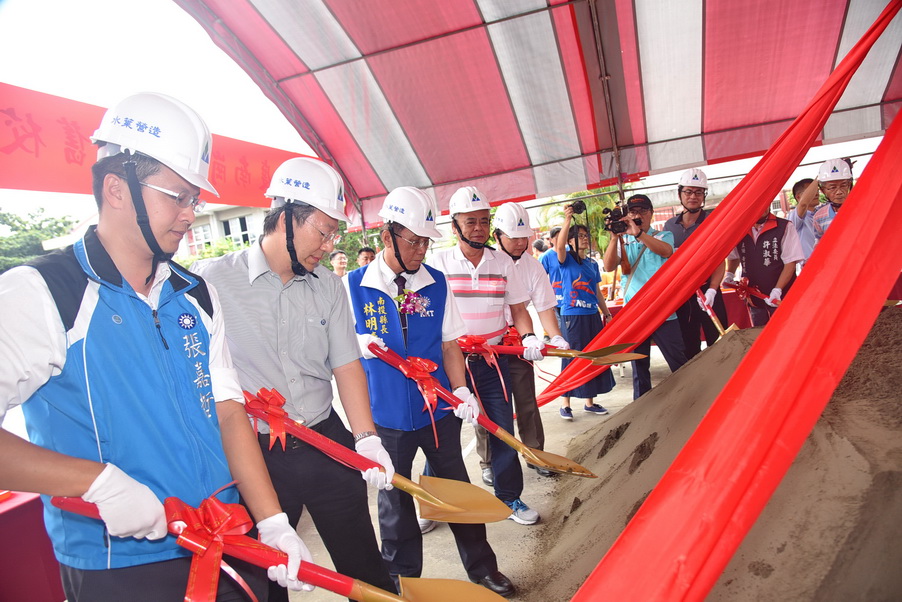 相關圖片2-南崗國中校舍重建動土 林縣長期許優化學習環境培育優秀人才
