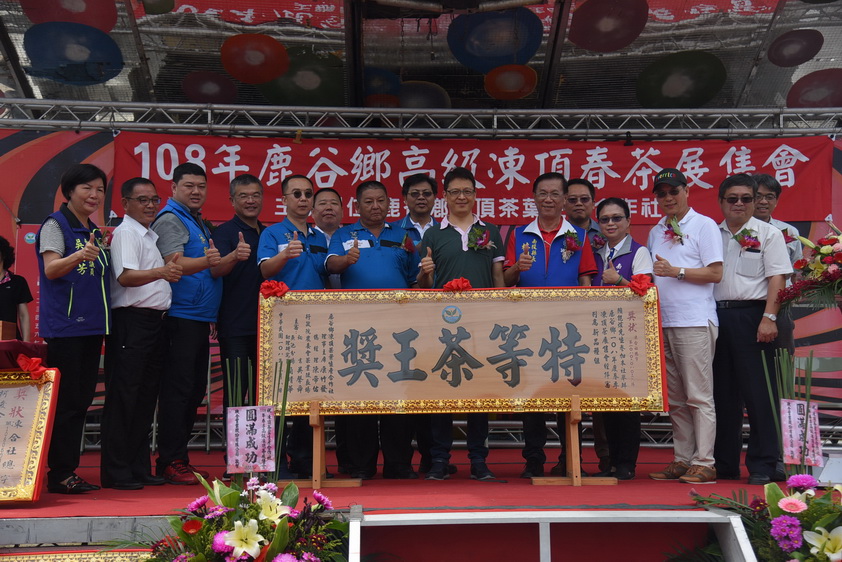 相關圖片3-鹿谷地區春茶賽頒獎 延溪公路湧車潮