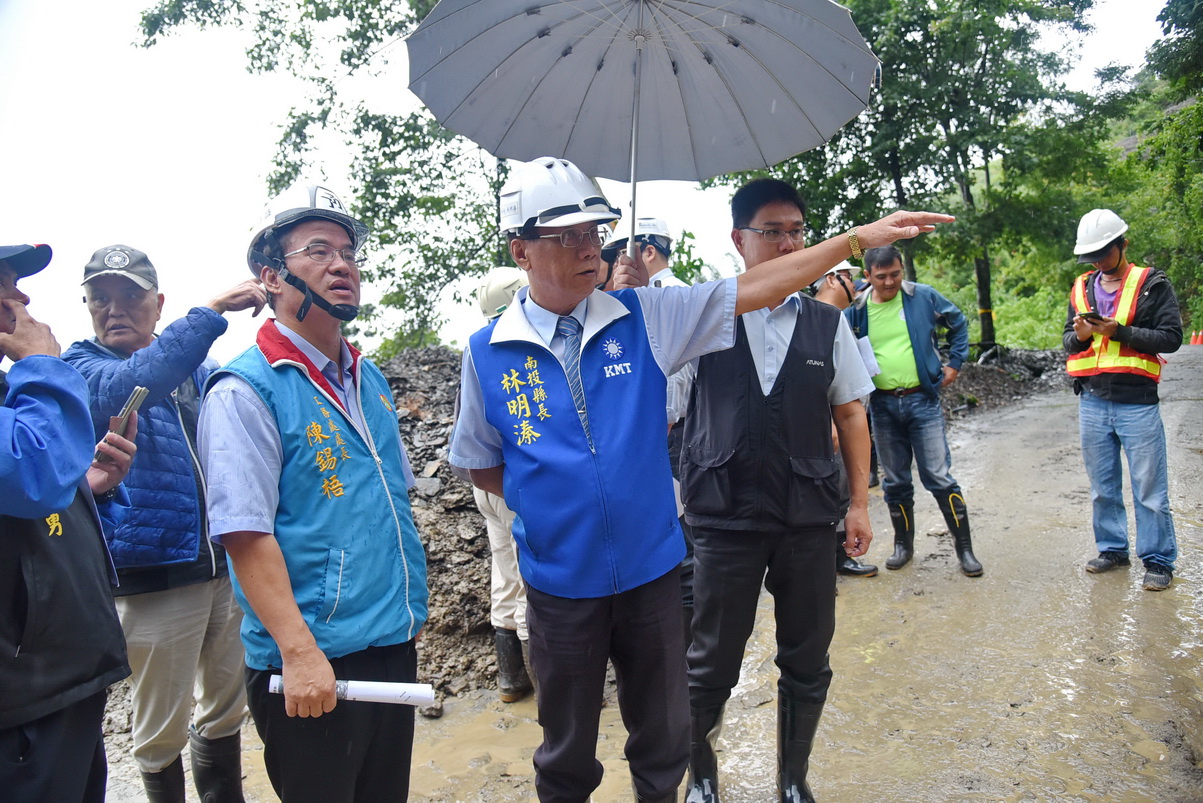 圖片-林縣長會勘投85線指示延長都達明隧道改善坍方影響交通