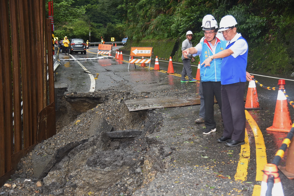 相關圖片4-林縣長會勘投85線指示延長都達明隧道改善坍方影響交通